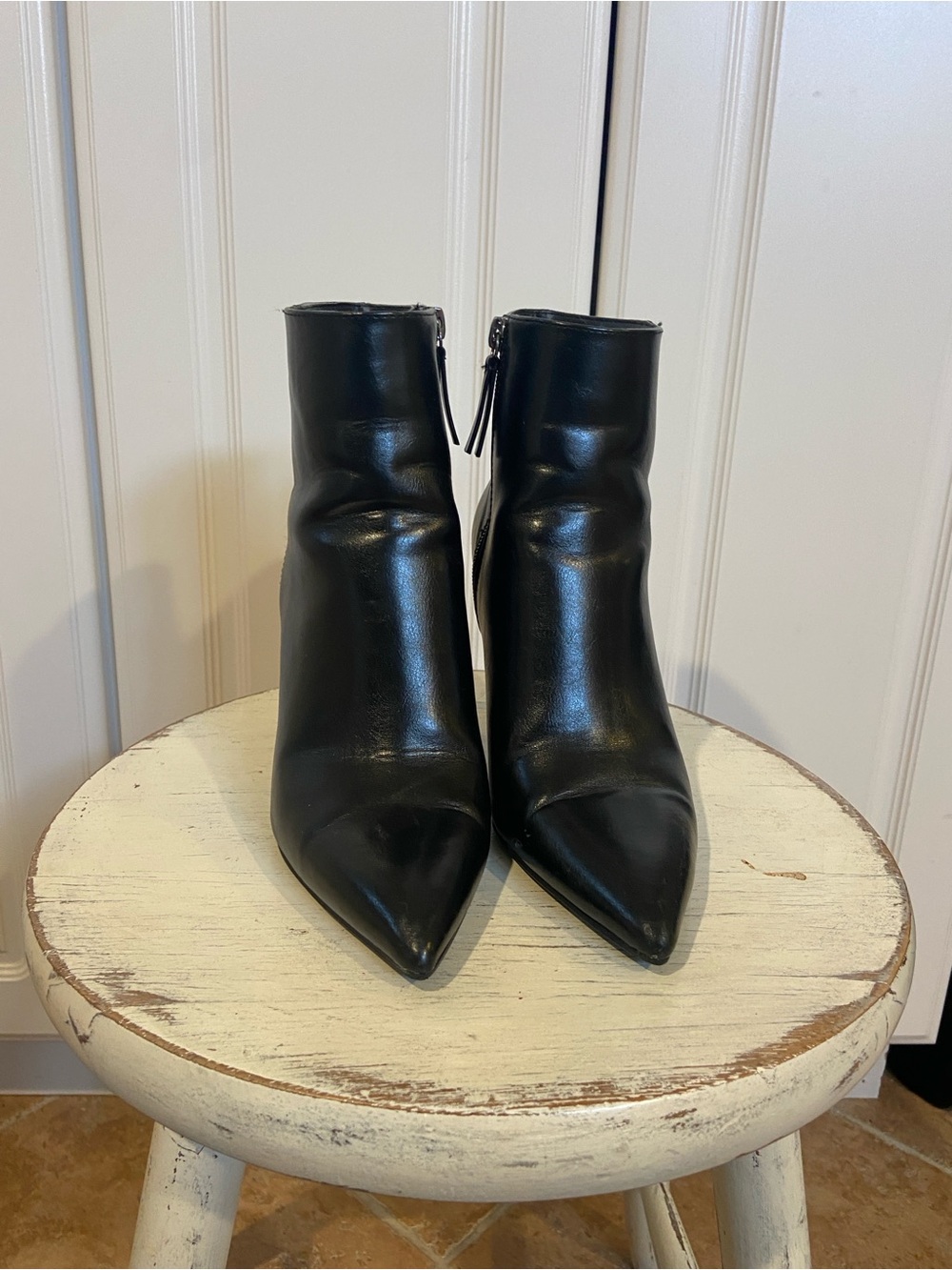 Bershka Black Pointed-Toe Leather Ankle Boots